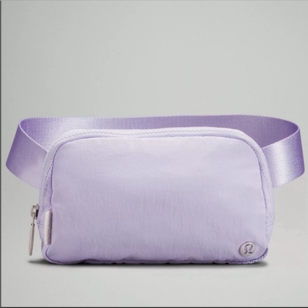 Lululemon everywhere belt bag in Lavender Fog💟